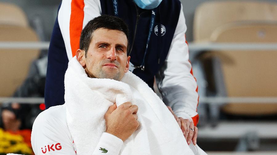 Djokovic recebe tratamento médico nas quartas de final de Roland Garros 2020 - Getty Images
