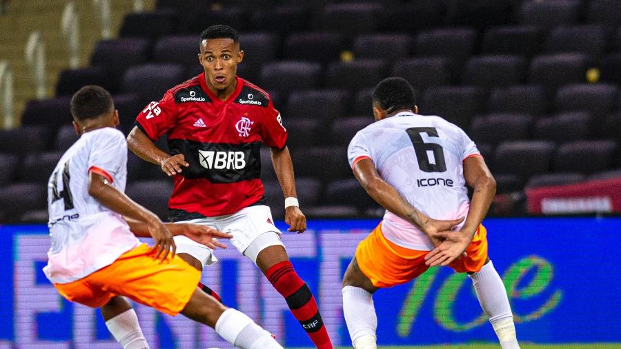 Lázaro, atacante do Flamengo, está no grupo que inicia o Carioca. Jogador é uma das apostas do clube - Marcelo Cortes / Flamengo