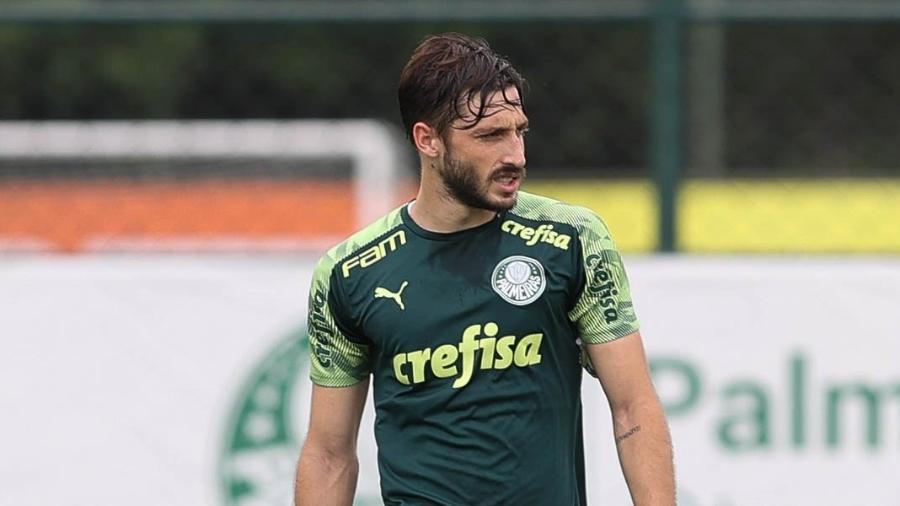 O jogador Matías Viña, da SE Palmeiras, durante treinamento, na Academia de Futebol. - Cesar Greco/Palmeiras