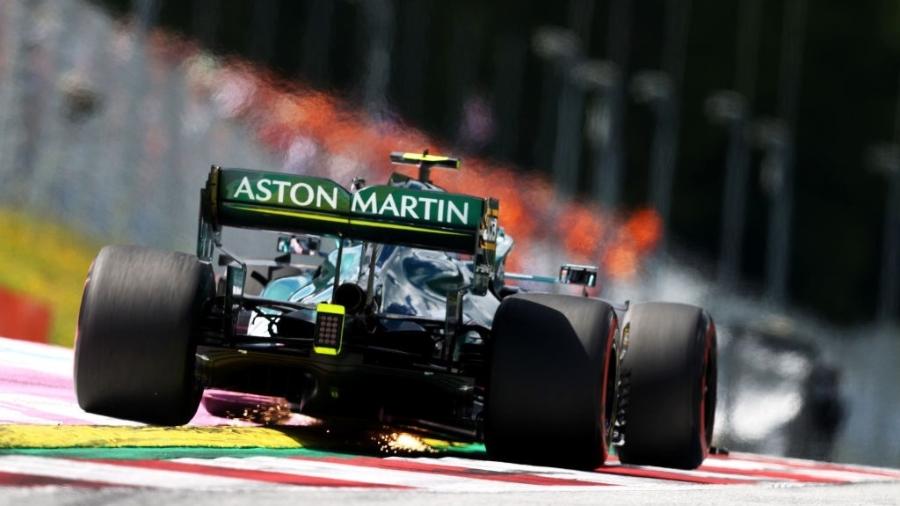 Tetracampeão da Fórmula 1, Sebastian Vettel acelera durante o treino classificatório - Clive Rose/Getty Images