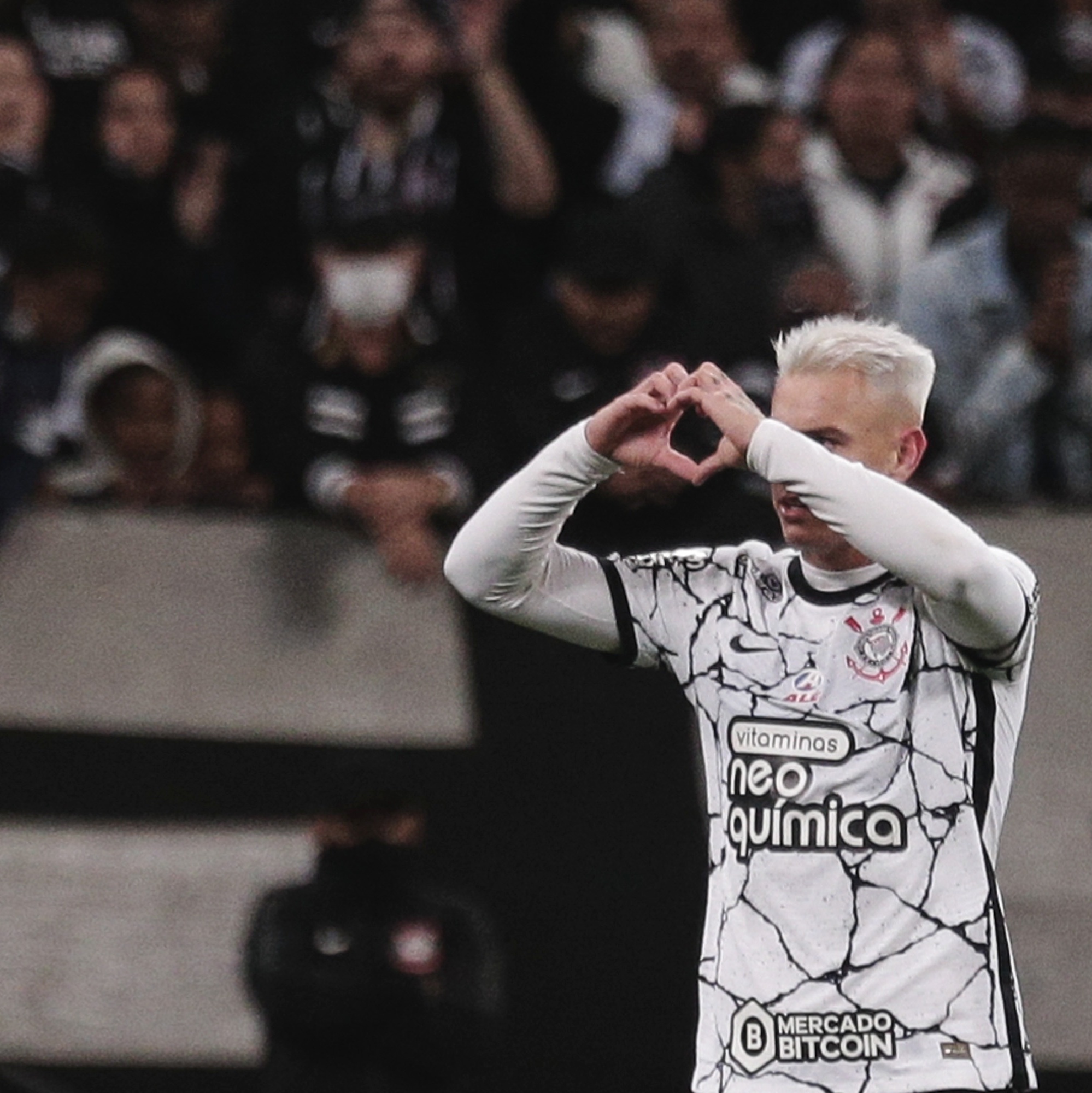Corinthians vence o Cuiabá e mantém 100% de aproveitamento com a torcida em Itaquera
