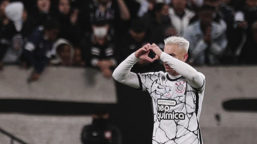Róger Guedes comemora gol do Corinthians contra o Cuiabá - Ettore Chiereguini/AGIF