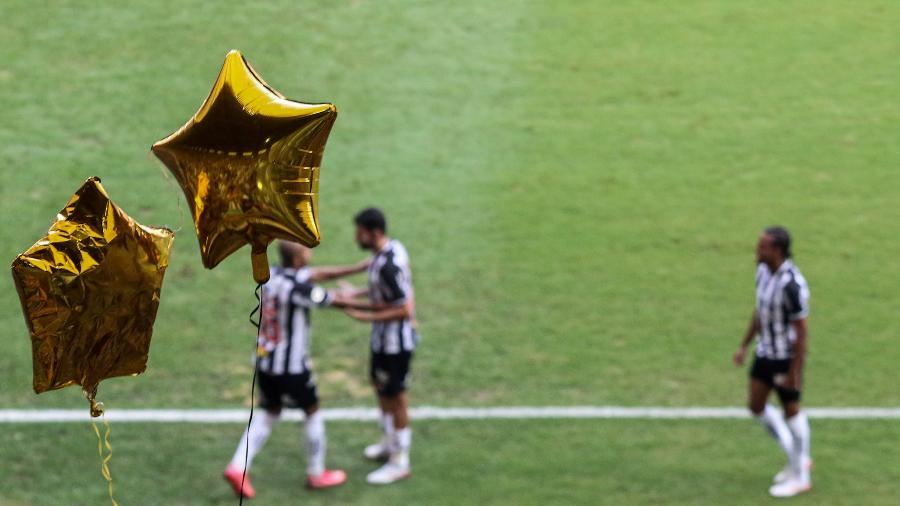 Parte da torcida do Atlético-MG aprova que seja colocada uma nova estrela no escudo do clube referente ao Brasileiro de 2021 - Bruno Souza/Atlético