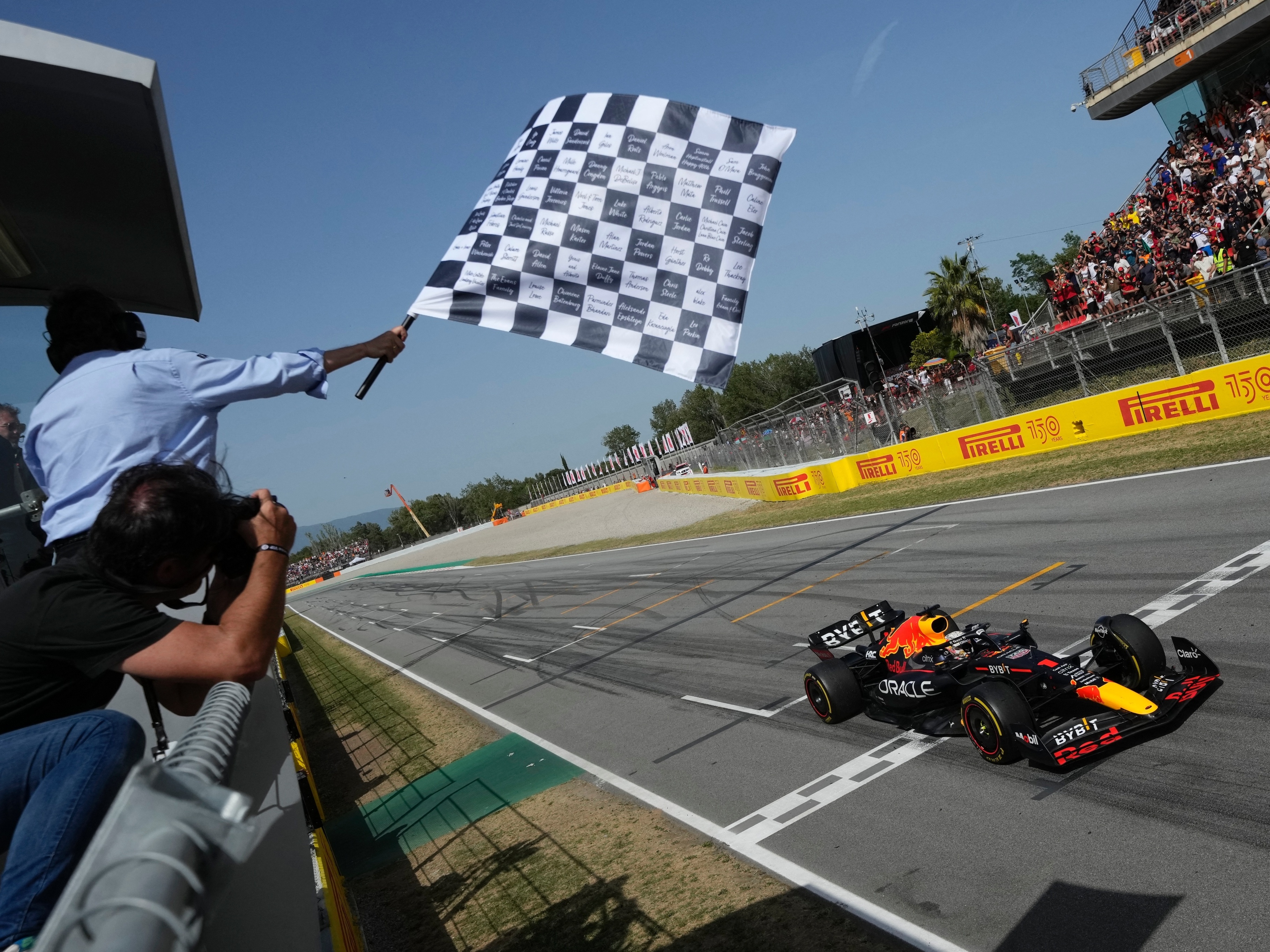 GP da Espanha: Verstappen lidera 1º treino com mudanças nos carros