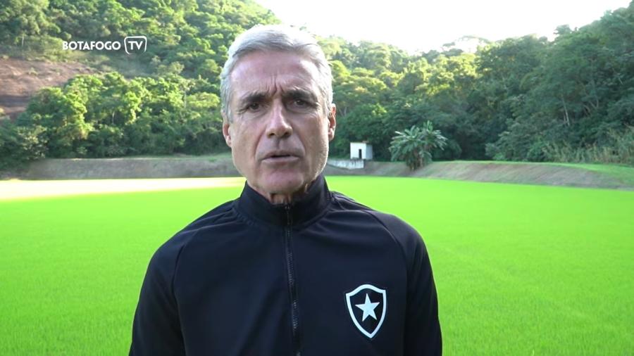Luís Castro, técnico do Botafogo, faz pronunciamento após invasão do CT - Reprodução