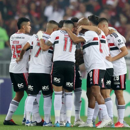 Jogadores do São Paulo se reúnem antes de duelo contra o Flamengo pela Copa do Brasil - Sergio Moraes/Reuters
