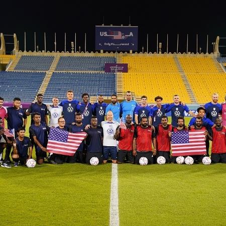 Seleção dos Estados Unidos treinou com trabalhadores no Qatar antes da Copa do Mundo - Divulgação/Seleção Estadunidense de Futebol