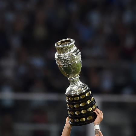 Troféu da Copa América de 2021, vencida pela Argentina.