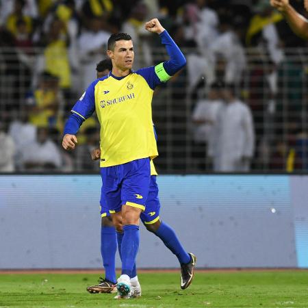 Cristiano Ronaldo celebra gol pelo Al Nassr diante do Al Wehda no Campeonato Saudita