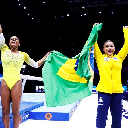 Rebeca Andrade e Flávia Saraiva comemoram medalhas no Mundial de ginástica artística