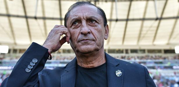 Corinthians enfrenta indecisões em negociação com Ramón Díaz