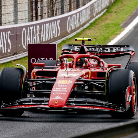 A Ferrari SF-24 de Carlos Sainz durante o GP da China de Fórmula 1