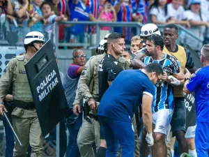 Grêmio aciona o STJD por interferência externa em expulsão de Diego Costa