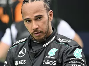 Hamilton revela depressão após bullying na escola: 'Ninguém para falar'