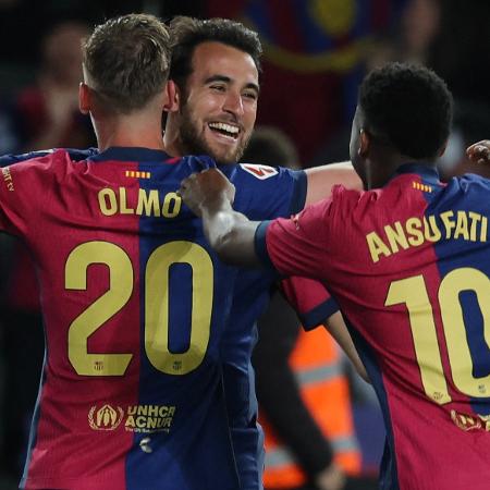 Jogadores do Barcelona comemoram gol marcado por Dani Olmo contra o Mallorca no Campeonato Espanhol - LLUIS GENE/AFP