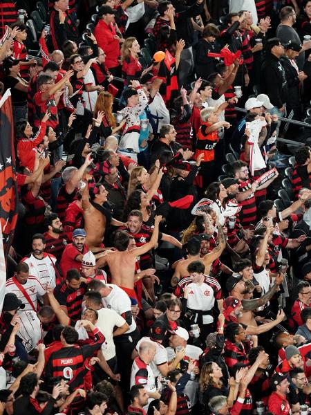 Torcedores do Flamengo marcam presença no Lincoln Financial Field antes de jogo contra o Espérance Torcedores do Flamengo marcam presença no Lincoln Financial Field antes de jogo contra o Espérance