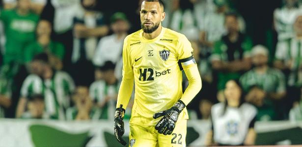 Goleiro Éverson deve desfalcar Atlético em decisão contra o Cruzeiro