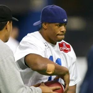 Lawrence Phillips, em 2002, em treino do Montreal Alouettes - REUTERS/Shaun Best