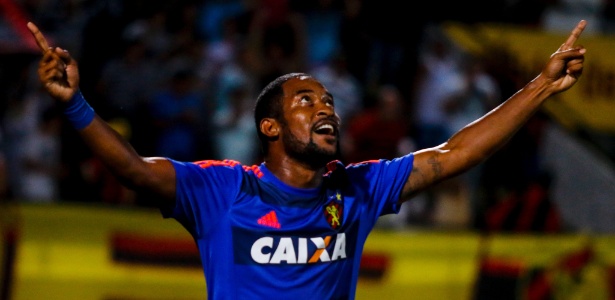 Edmílson comemora gol pelo Sport contra o Santa Cruz no Campeonato Brasileiro - CLELIO TOMAZ/AGIF/ESTADÃO CONTEÚDO - CLELIO TOMAZ/AGIF/ESTADÃO CONTEÚDO