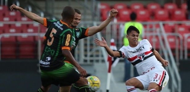 Luiz Araujo em ação pelo São Paulo - Rubens Chiri / saopaulofc.net