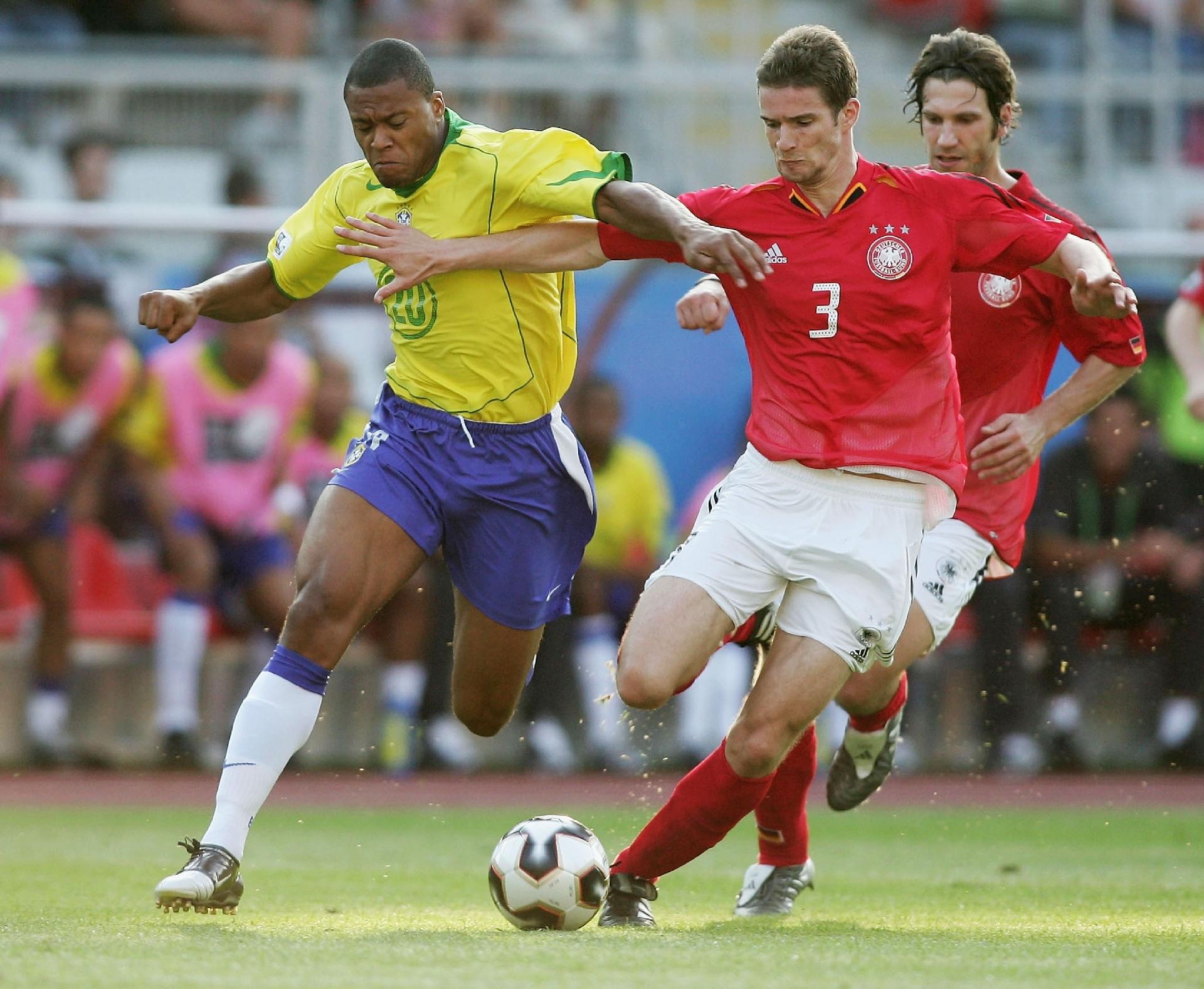 Júlio Baptista durante a Copa das Confederações de 2005 - undefined