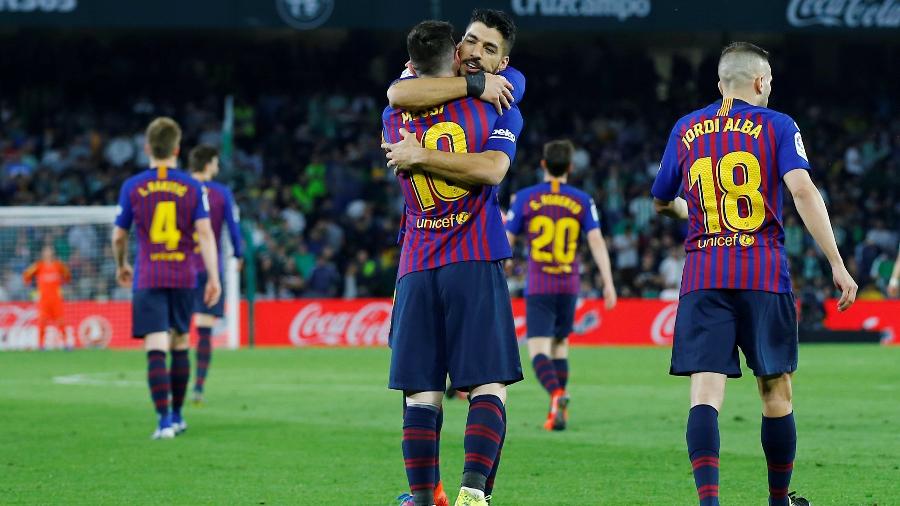Messi e Suarez comemoram gol do Barcelona contra o Betis; uruguaio deve deixar o clube  - Marcelo Del Pozo/Reuters