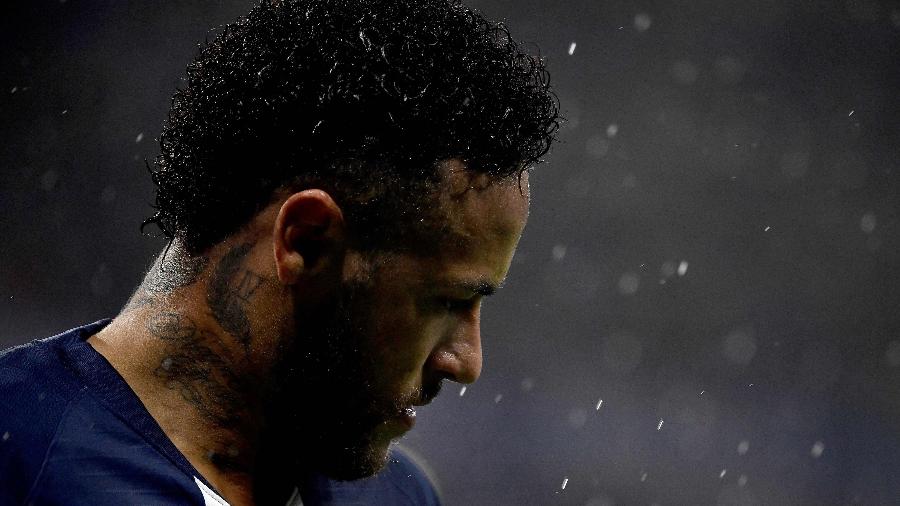Neymar durante confronto entre Lyon e PSG - JEFF PACHOUD / AFP
