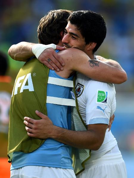 Lugano e Suarez durante a Copa do Mundo de 2014 no Brasil - Shaun Botterill - FIFA/FIFA via Getty Images