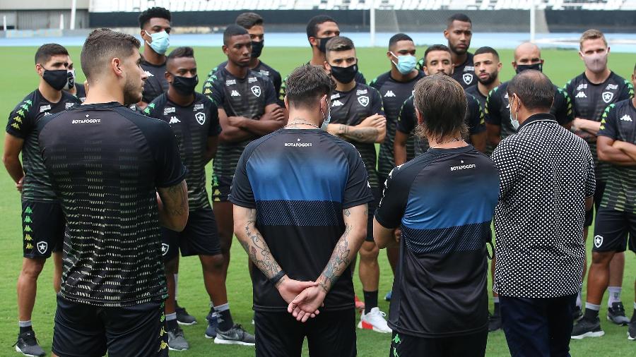 Técnico Ramón Díaz conversa com elenco do Botafogo - Gabriel Baron/Botafogo