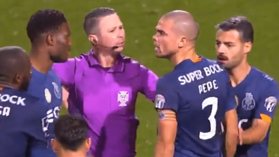 Pepe discute com Mamadou Loum em partida do Porto - Reprodução