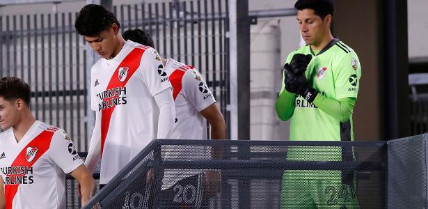 River x Santa Fe: veja as reações do volante Enzo Pérez como goleiro