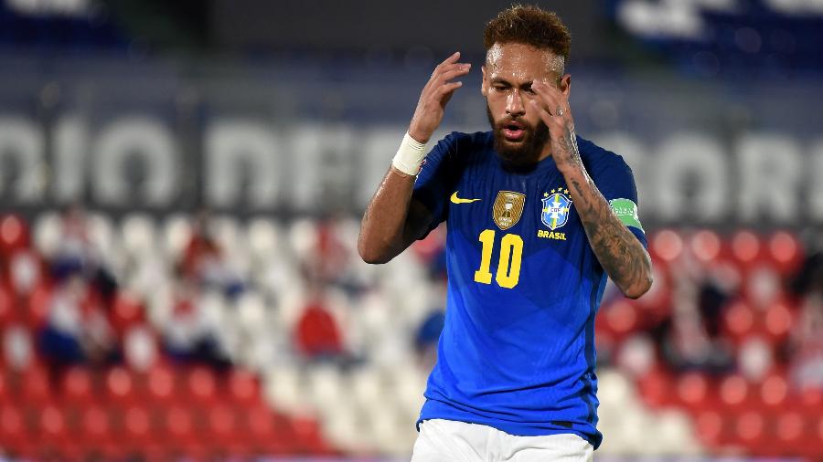 Neymar durante jogo da seleção brasileira contra o Paraguai, ontem (8), pelas Eliminatórias - Christian Alvarenga/Getty Images