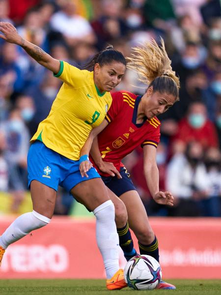 Conheça as maiores jogadoras de futebol feminino