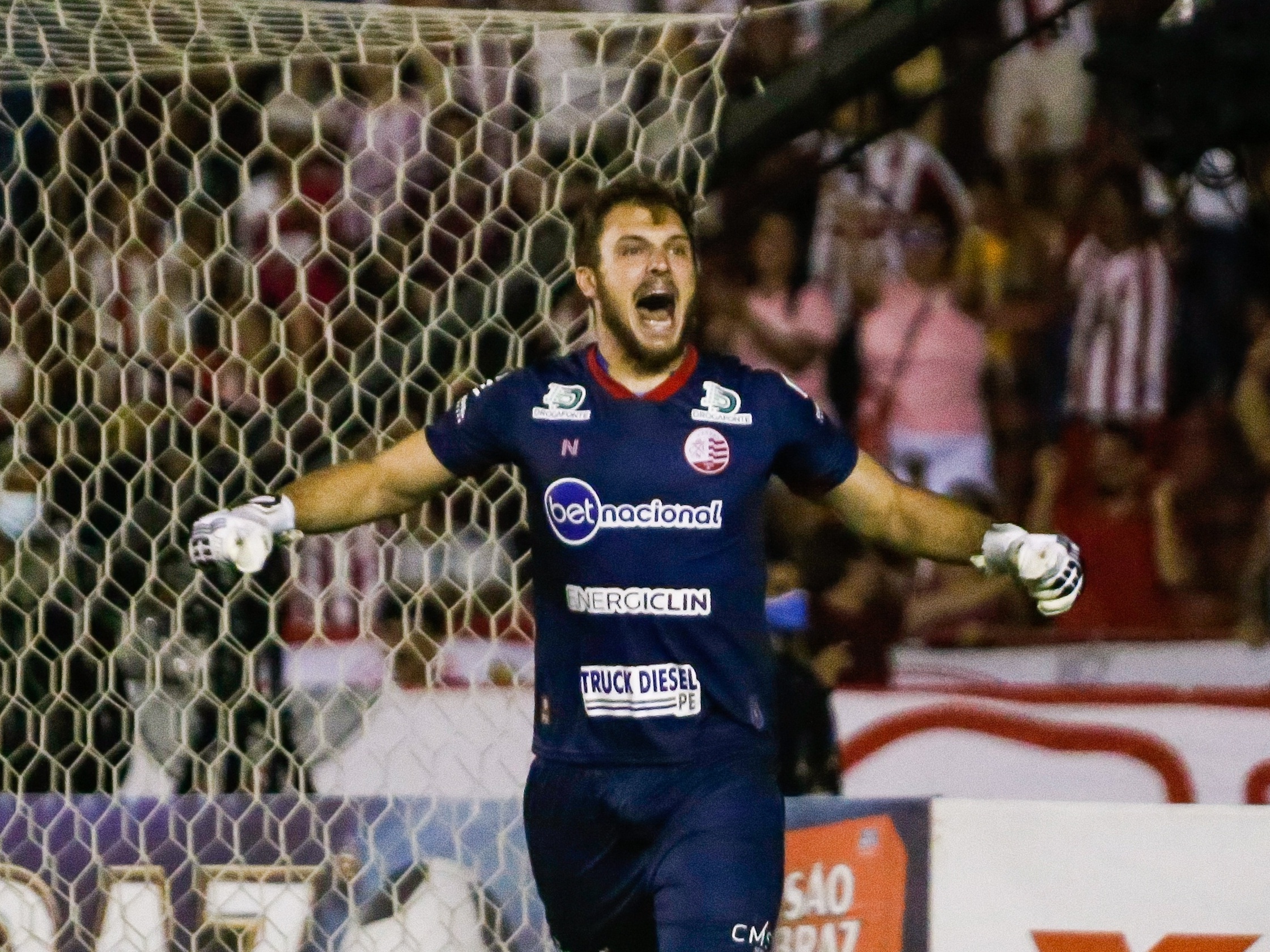 Pqp é o melhor goleiro do Brasil. É Lucas Perri!!