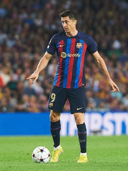 Robert Lewandowski, do Barcelona, em jogo contra o Bayern de Munique pela Liga dos Campeões - Maria Jose Segovia/DeFodi Images via Getty Images