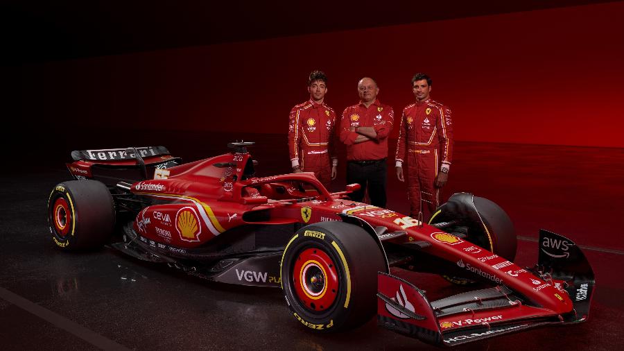 Carro da Ferrari para a temporada 2024 com os pilotos Leclerc e Sainz, e o chefe Vasseur