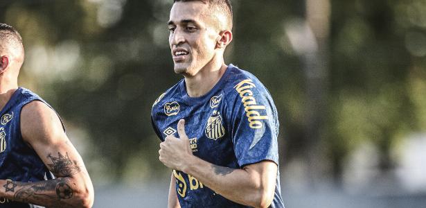 QUER DESFALCAR RIVAL! Corinthians se interessa por João Schmidt e o jogador dá resposta