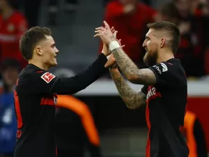 Bayer Leverkusen marca no último minuto e mantém invencibilidade no Alemão
