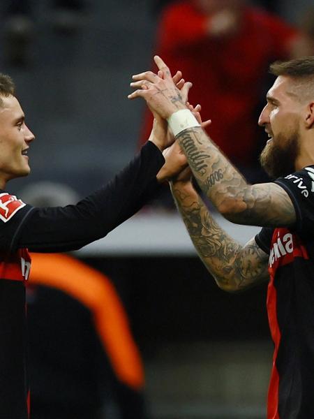 Andrich comemora mais um gol nos acréscimos que mantém o Bayer Leverkusen invicto na temporada