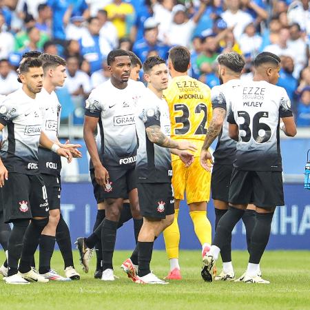 Jogadores do Corinthians na partida contra o Cruzeiro, pelo Brasileirão