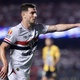 Cédric Soares compara futebol brasileiro ao europeu: 'Não é mais fácil'