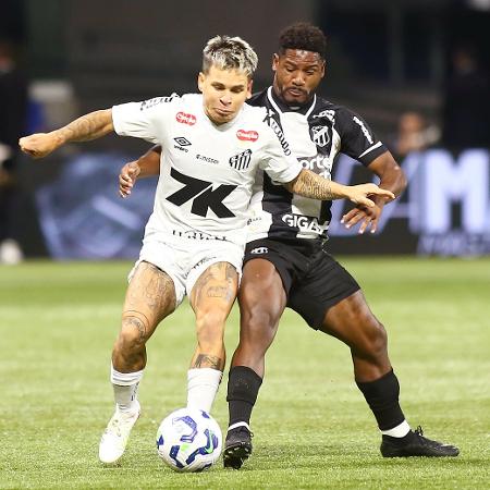 Soteldo em ação durante Santos x Ceará, confronto do Brasileirão Soteldo em ação durante Santos x Ceará, confronto do Brasileirão