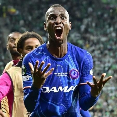 Nicolas Jackson comemora gol pelo Chelsea contra o Betis na final da Conference Nicolas Jackson comemora gol pelo Chelsea contra o Betis na final da Conference