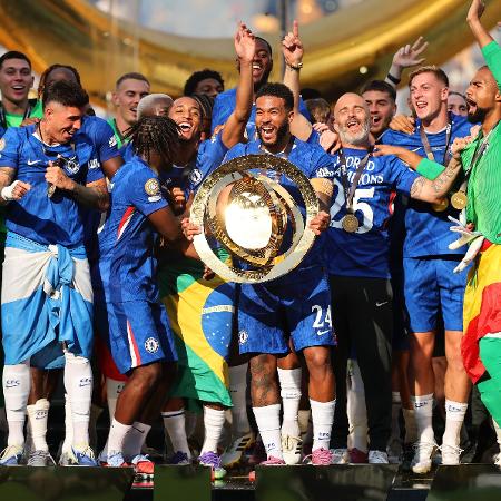 Jogadores do Chelsea fazem festa com o troféu do Mundial após vitória sobre o PSG Jogadores do Chelsea fazem festa com o troféu do Mundial após vitória sobre o PSG