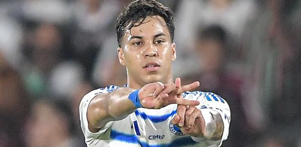 Cruzeiro domina partida, derrota Fluminense e assume liderança do campeonato.
