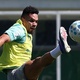 Paulinho treina bem no Palmeiras e tem protocolo definido para retorno