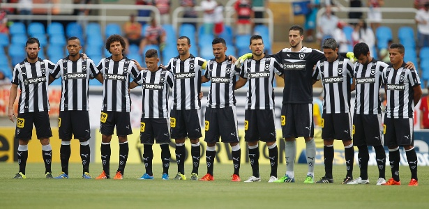O minuto de silêncio foi respeitado por jogadores e torcedores no Estádio Nilton Santos - Vitor SIlva/SS Press