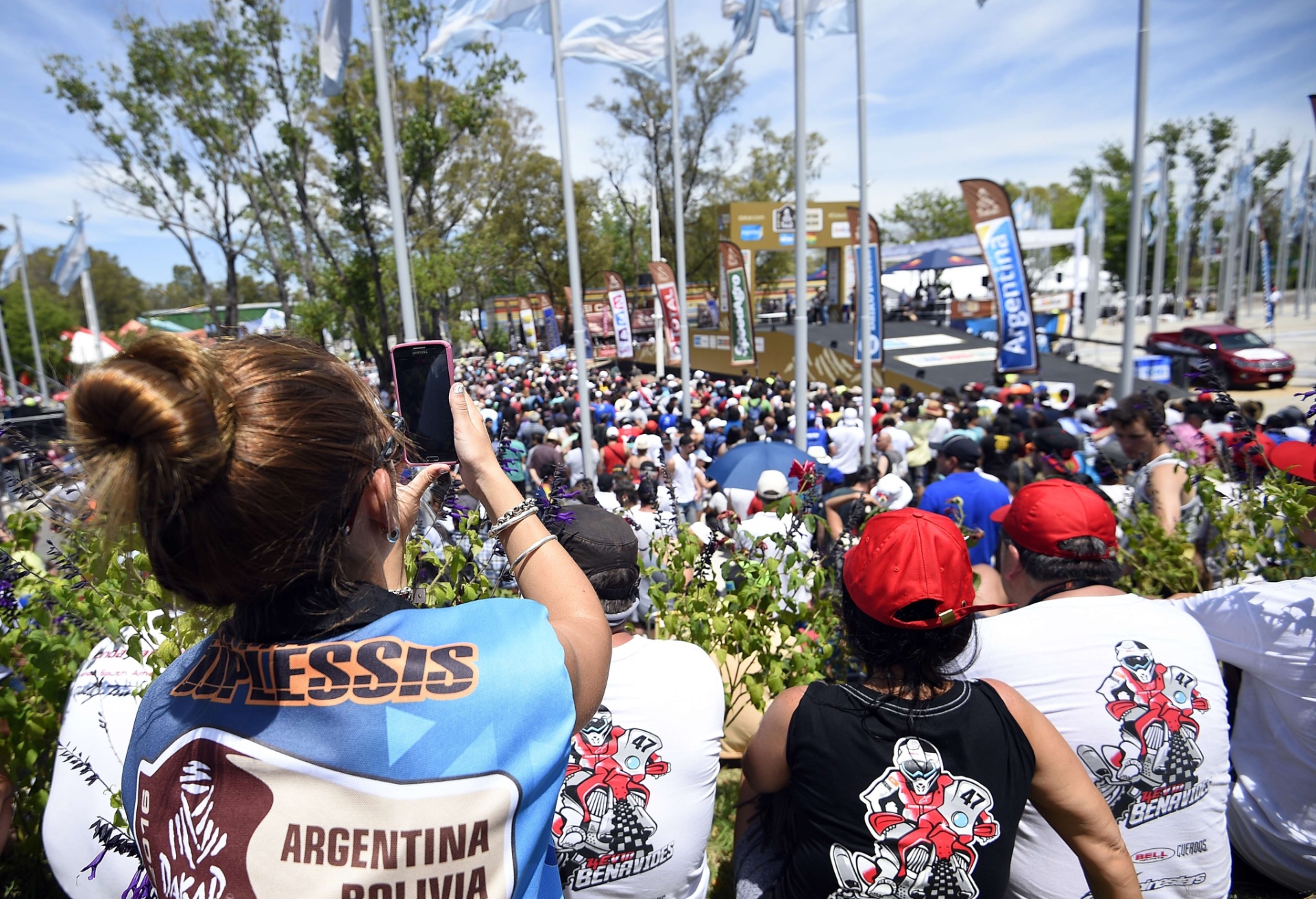 Público se aglomera para acompanhar largada promocional do Dakar, em Buenos Aires - AFP PHOTO / FRANCK FIFE