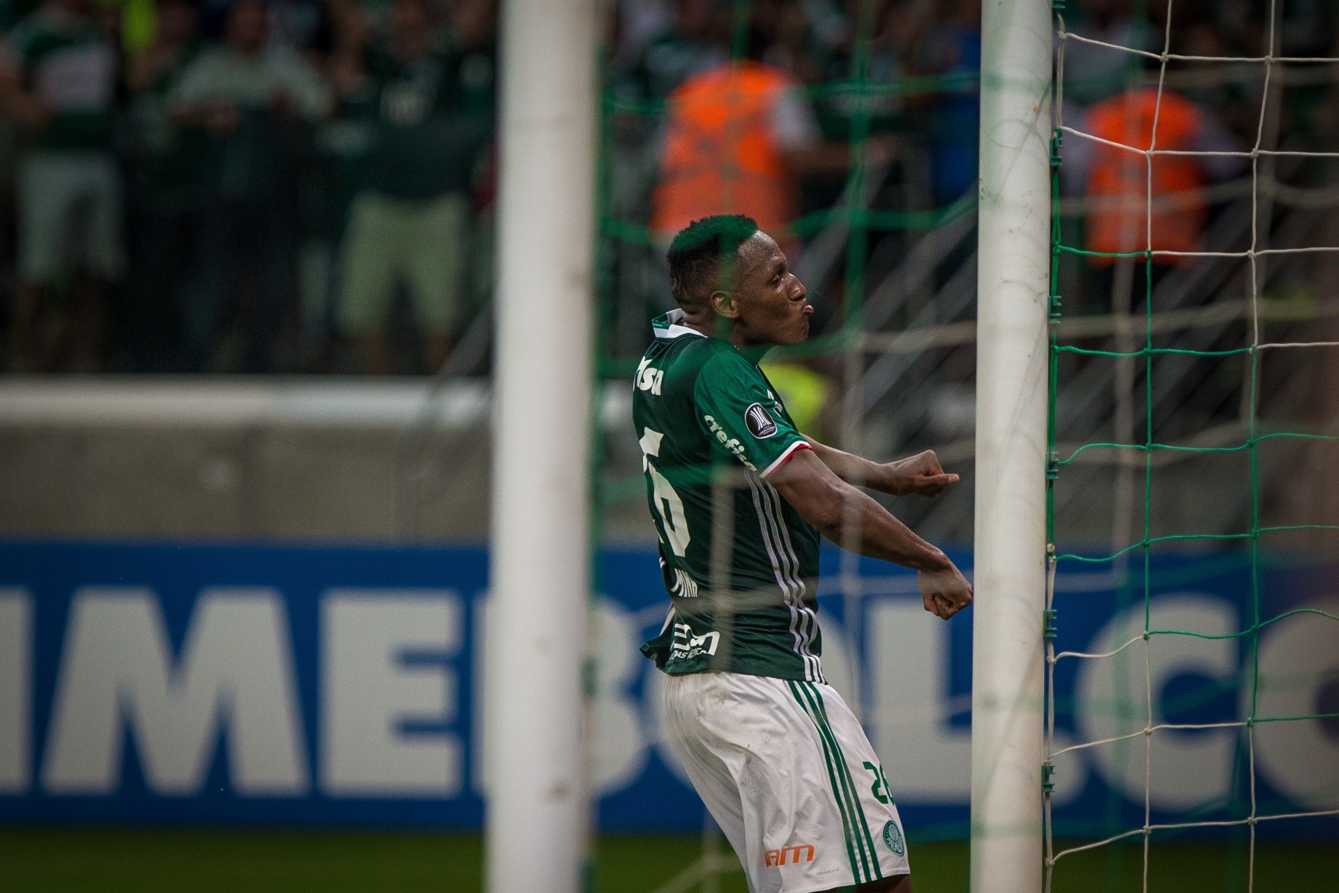 Mina comemora o gol da vitória do Palmeiras sobre o Jorge Wilstermann, no Allianz Parque - Ronny Santos/Folhapress