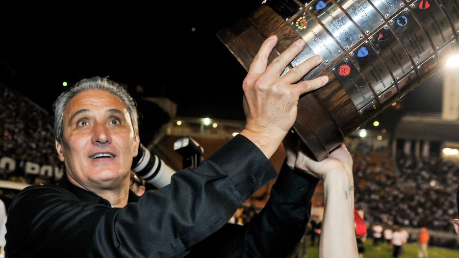 Tite revela bastidor divertido da final da Libertadores 2012 - Yasuyoshi Chiba/AFP Photo